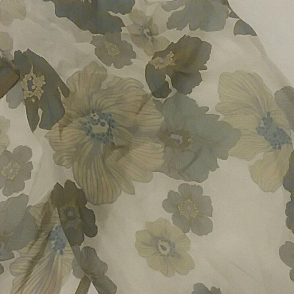 Floral scarf - Picture 3 of 3